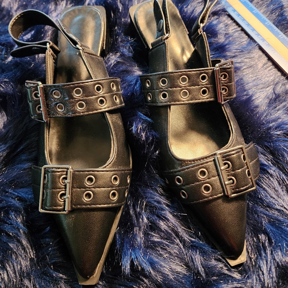 Stylish Black Women's Shoes With Grommets, Size 9 (41)